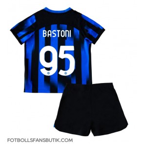 Inter Milan Alessandro Bastoni #95 Replika Hemmatröja Barn 2023-24 Kortärmad (+ Korta byxor)